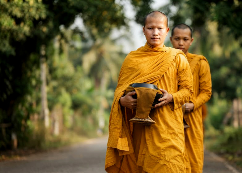 Màu sắc trong văn hóa dân gian. Khất thực
